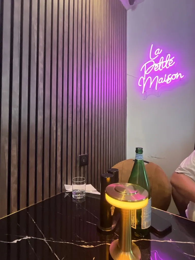 Ley_La Petite Maison_Montigny-le-Bretonneux_reseña