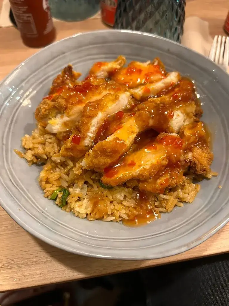 romuald vivies_HKThaï_Montlignon_review