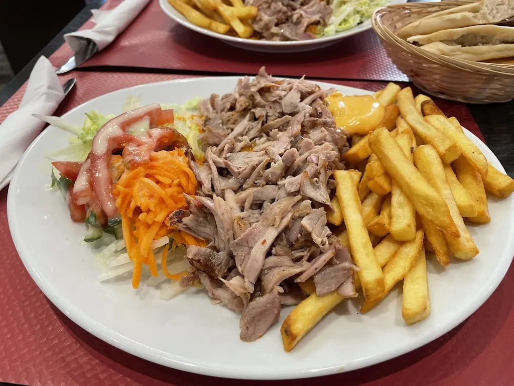 will mcmurtrie_Café de l’Arrivée_Montsoult_reseña