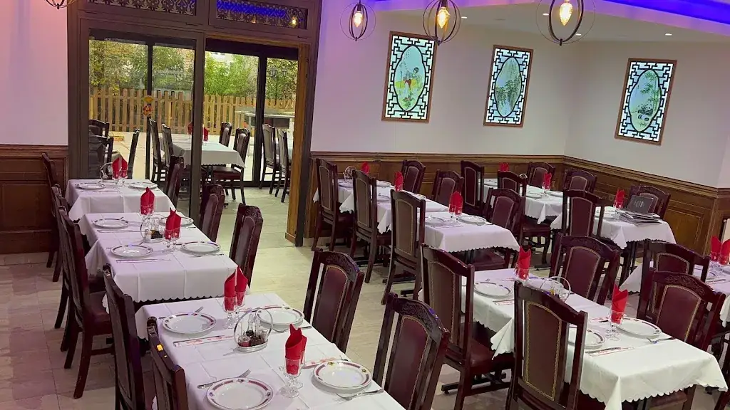 HAI YAN_Montesson_slider_image_3