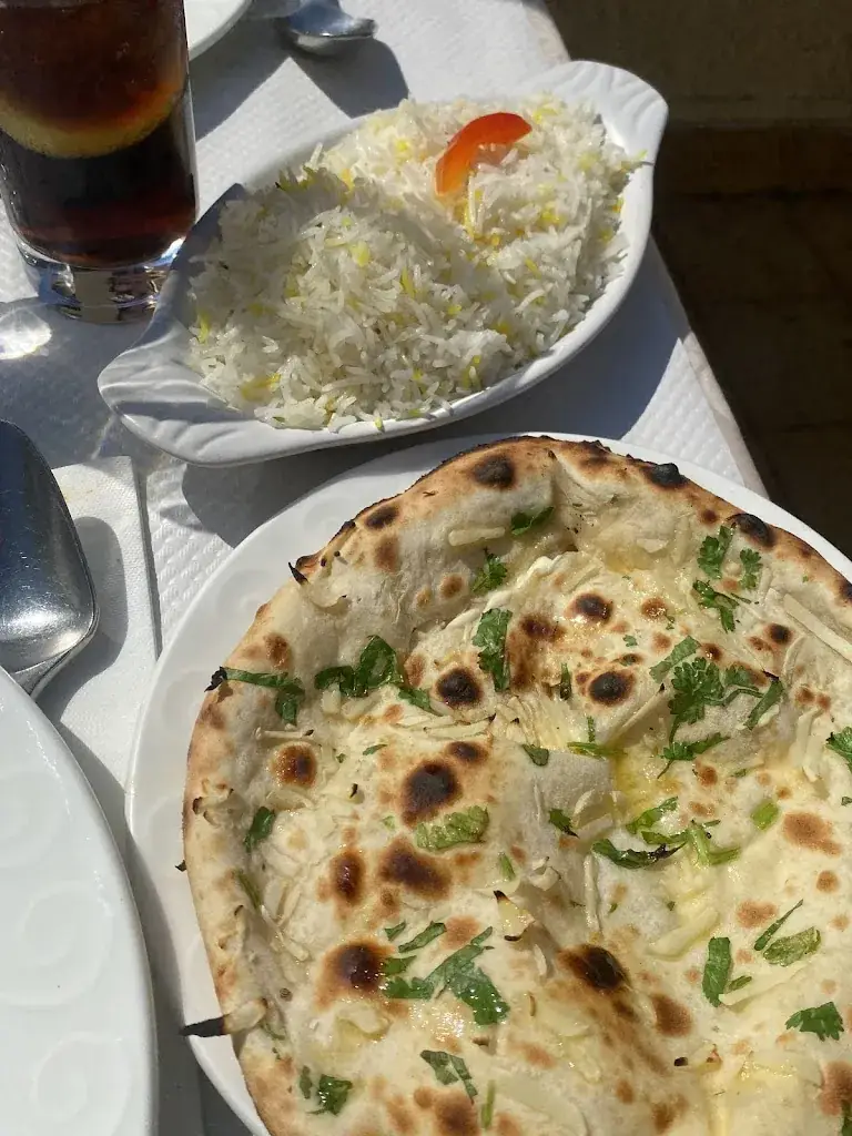 Restaurant Omkara_Montesson_slider_image_3