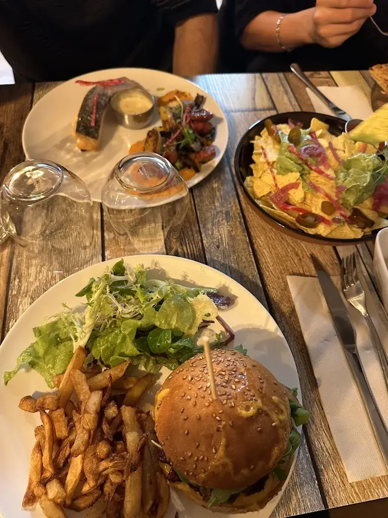 julie DelleDonne_La Terrasse des Gloutons - Restaurant ludique Bar à jeux de sociétés_Mouroux_review