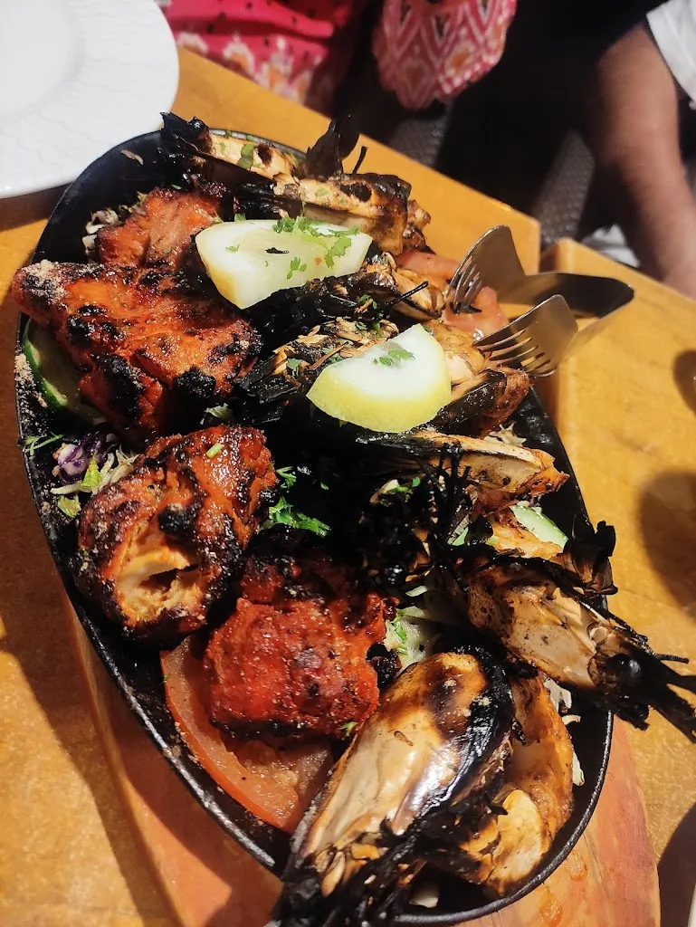 Sharara Khan_Salam Bombay_Morsang-sur-Orge_review