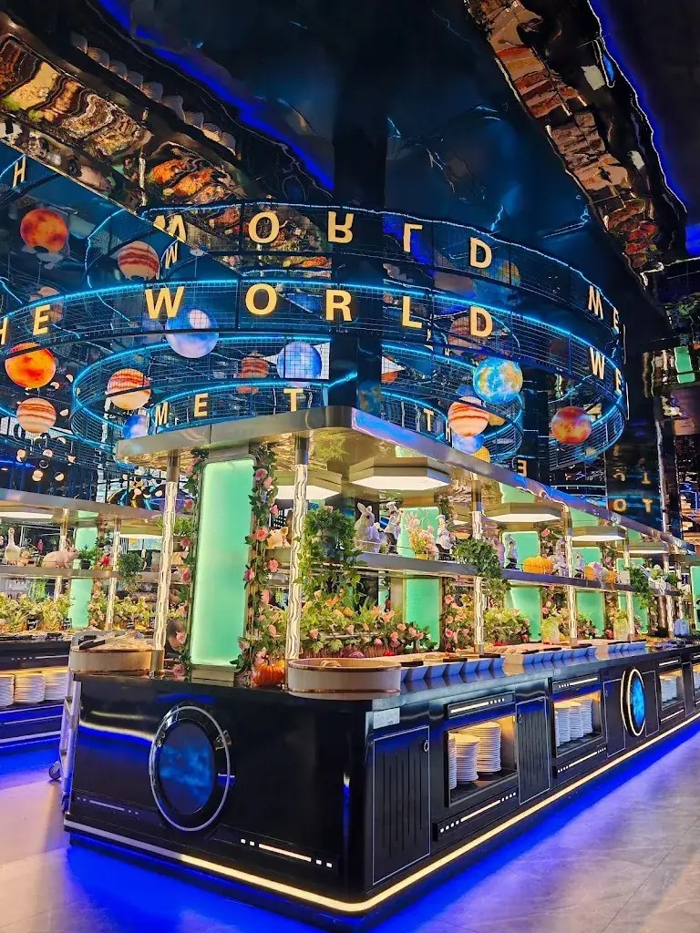 THE WORLD_Mours_slider_image_3