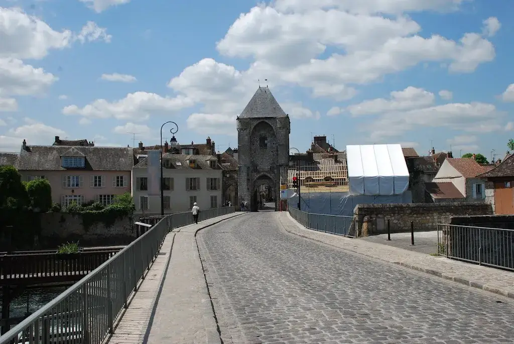 Ian Morton_LA PORTE DE BOURGOGNE_Moret-sur-Loing_reseña