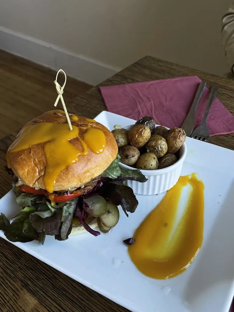 Veronika Babich_La Maison des Arts_Moret-Loing-et-Orvanne_review