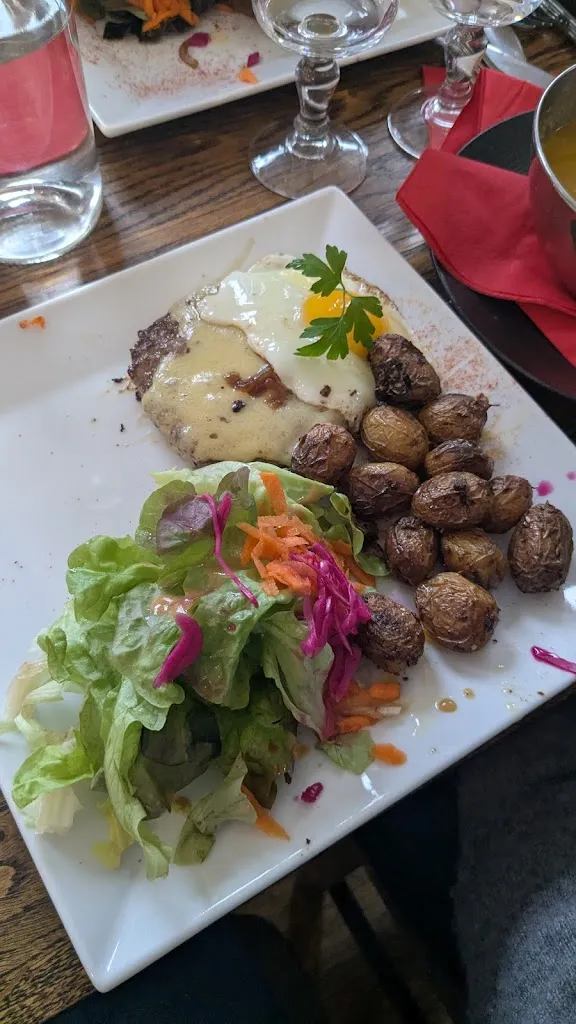 Elena Weeks_La Maison des Arts_Moret-Loing-et-Orvanne_review