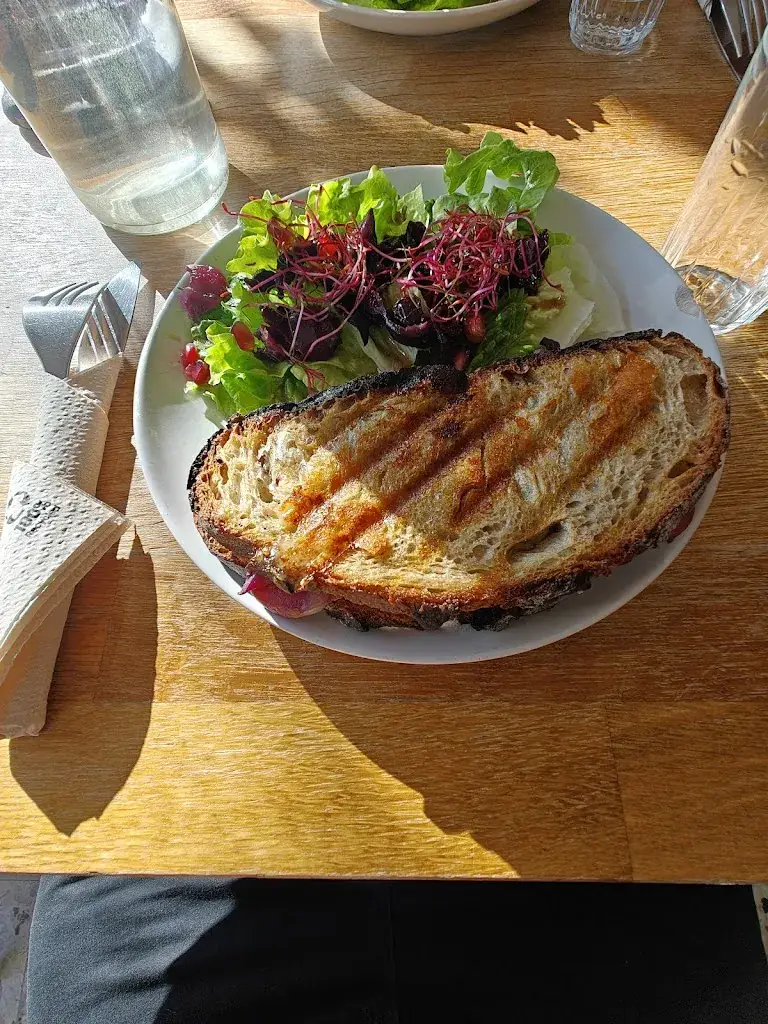 Rohit_Roslina Café_Moret-Loing-et-Orvanne_Bewertung