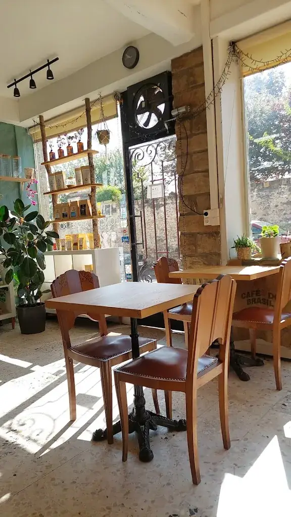 Mykolas Simutis_Roslina Café_Moret-Loing-et-Orvanne_Bewertung