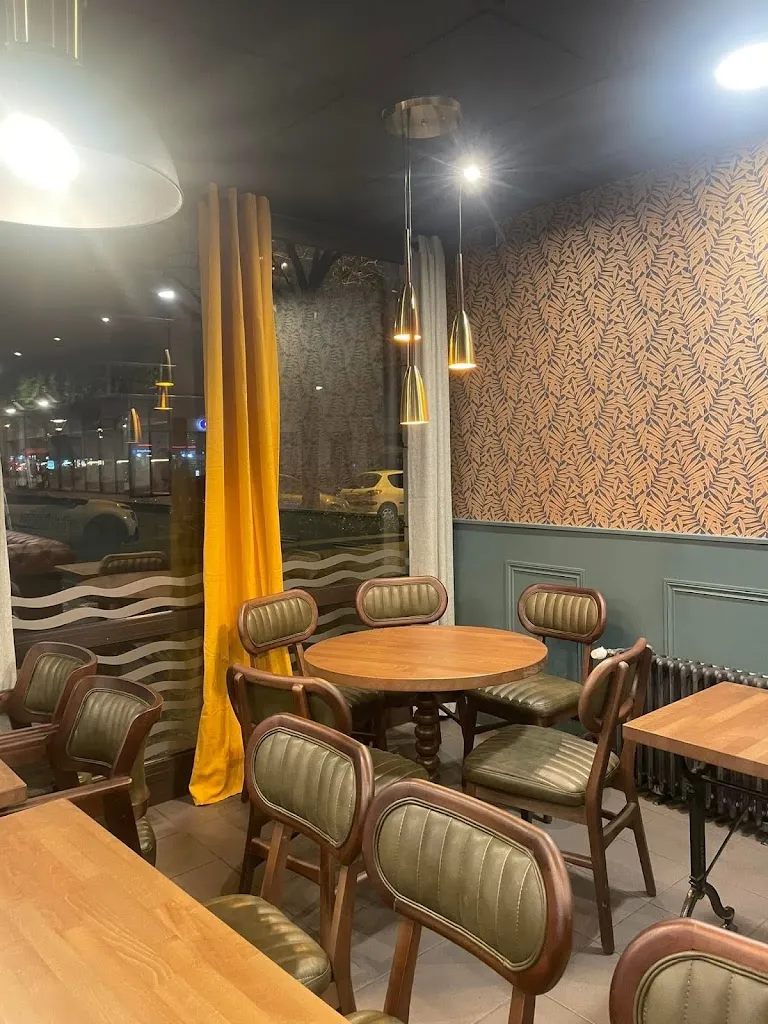 Cafe Neuf_Décines-Charpieu_slider_image_3