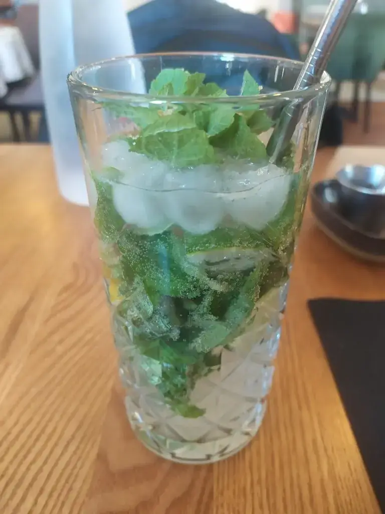 Catherine Vanderkerken_Aux Armes de La Ville_Mormant_review