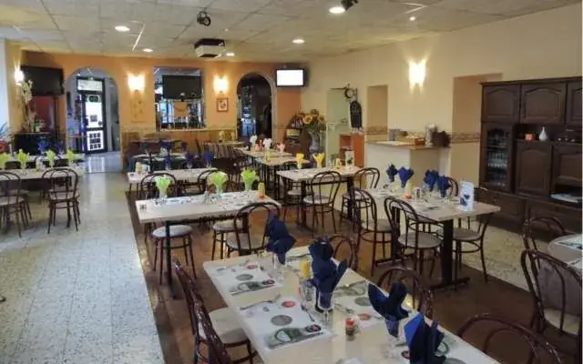 Aux Armes de La Ville restaurant in Mormant