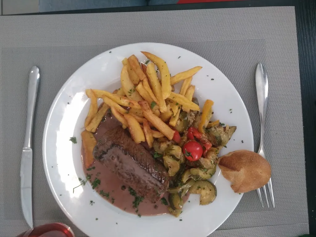 James Luc_Bar Restaurant La Forge_Fontenailles_review