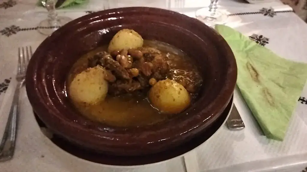 Julie_La Rose Des Sables_Neauphle-le-Château_review