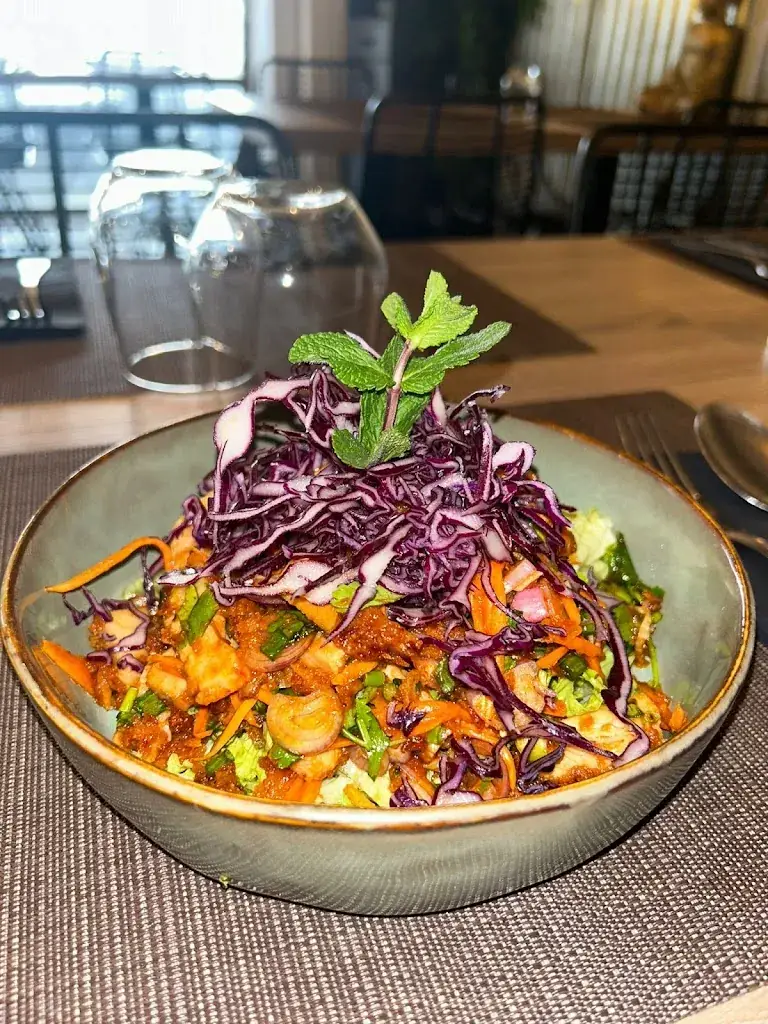 Chào ban_Mitry-Mory_slider_image_3