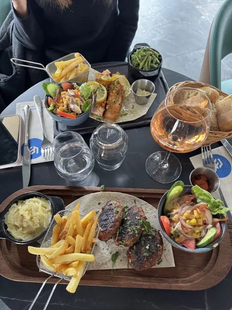 Globe Trotteur_Le Franklin_Mitry-Mory_review