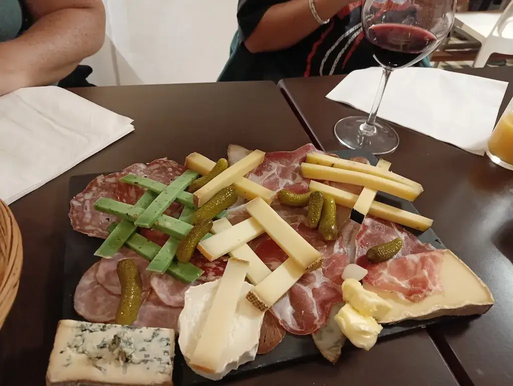 Ruben Elena_Aux Halles de Neuilly_Neuilly-sur-Marne_reseña