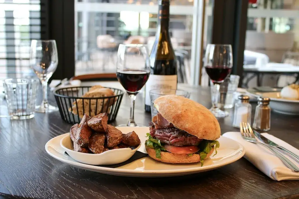 Kopster Lyon - Resto & Bar_Décines-Charpieu_slider_image_2