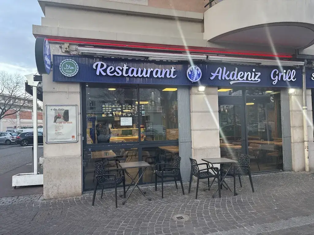 Akdeniz restaurant in Décines-Charpieu