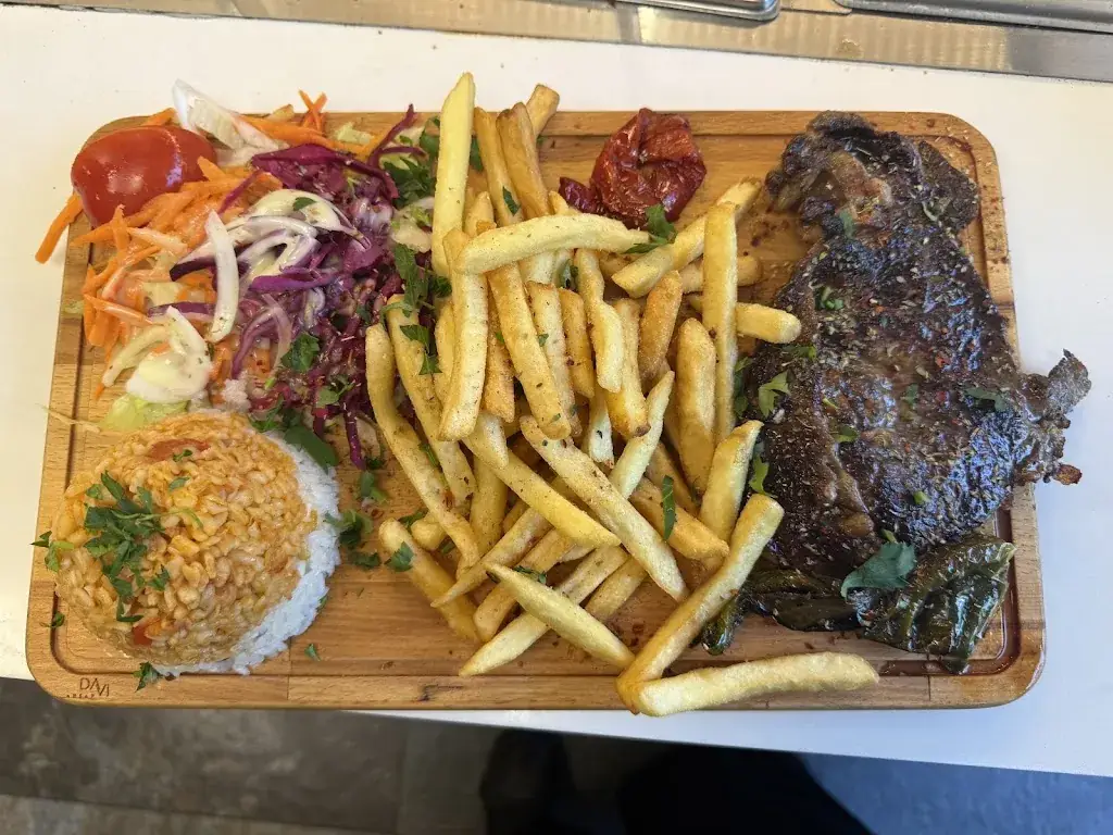 Akdeniz_Décines-Charpieu_slider_image_2