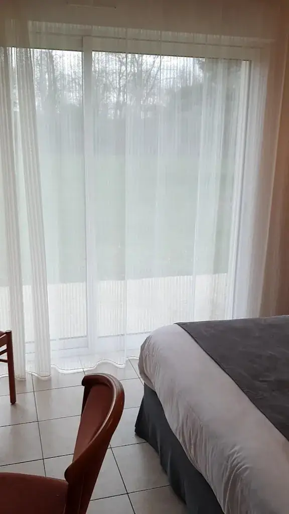 Logis Hostellerie le Châtel_Nangis_slider_image_1