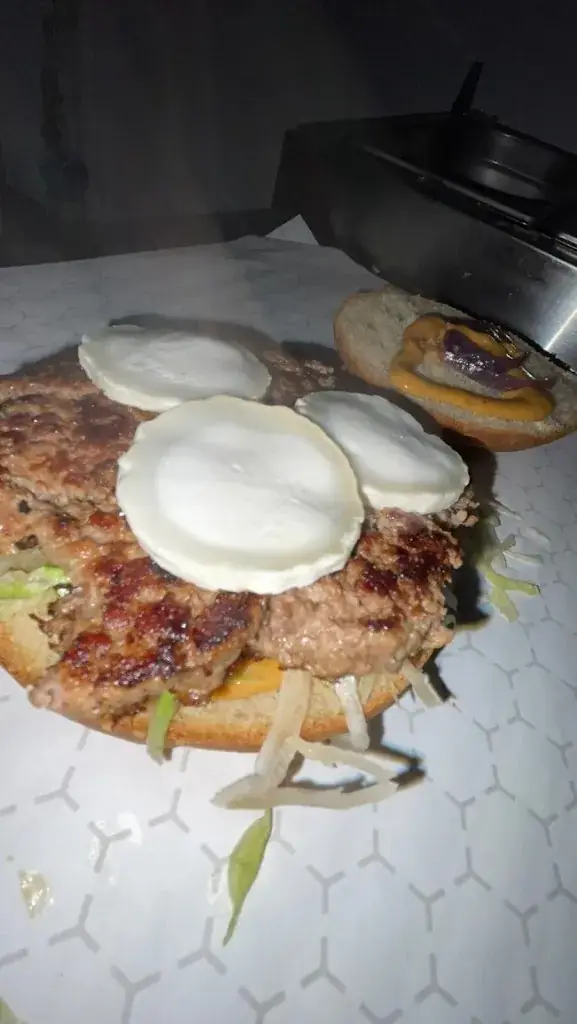 Azz kitchen restaurant in Noiseau