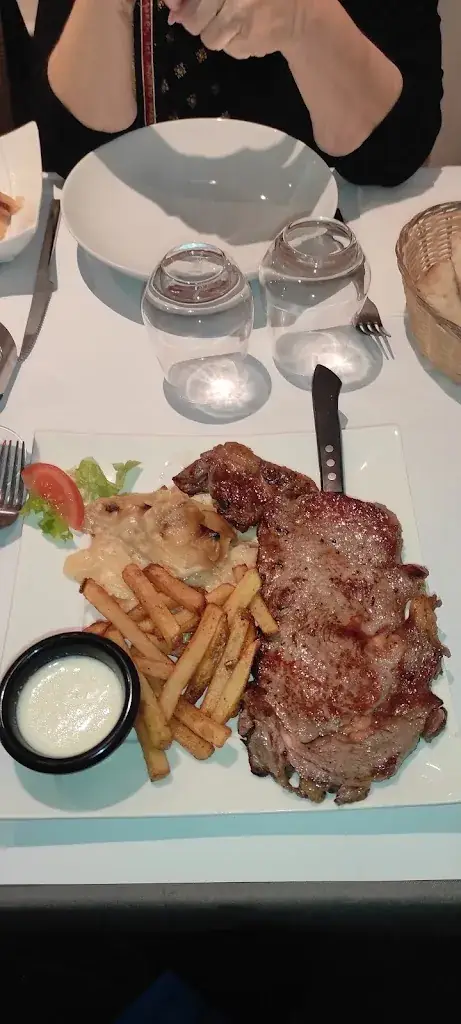 Victor-Manuel Feliciano_Le Victoria _Décines-Charpieu_review