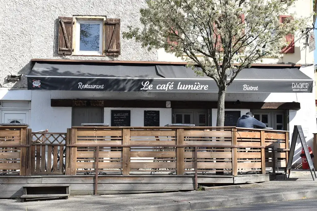 Le Café lumière_Décines-Charpieu_slider_image_1