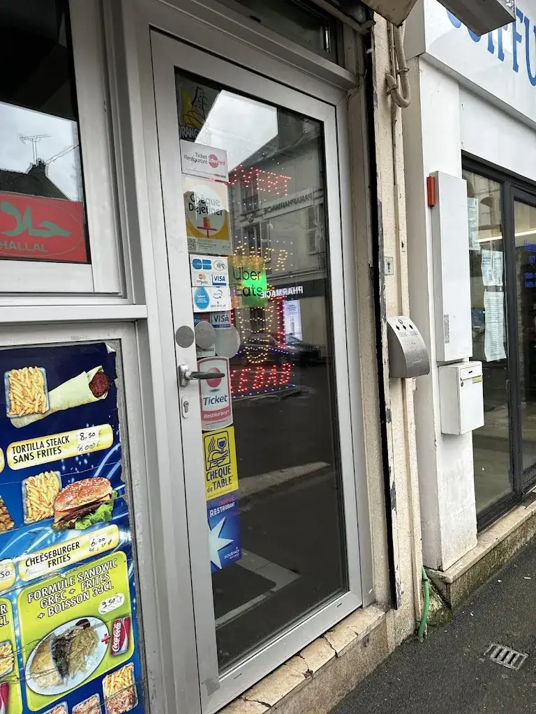 Chez sinan et guven Restaurant in Nemours