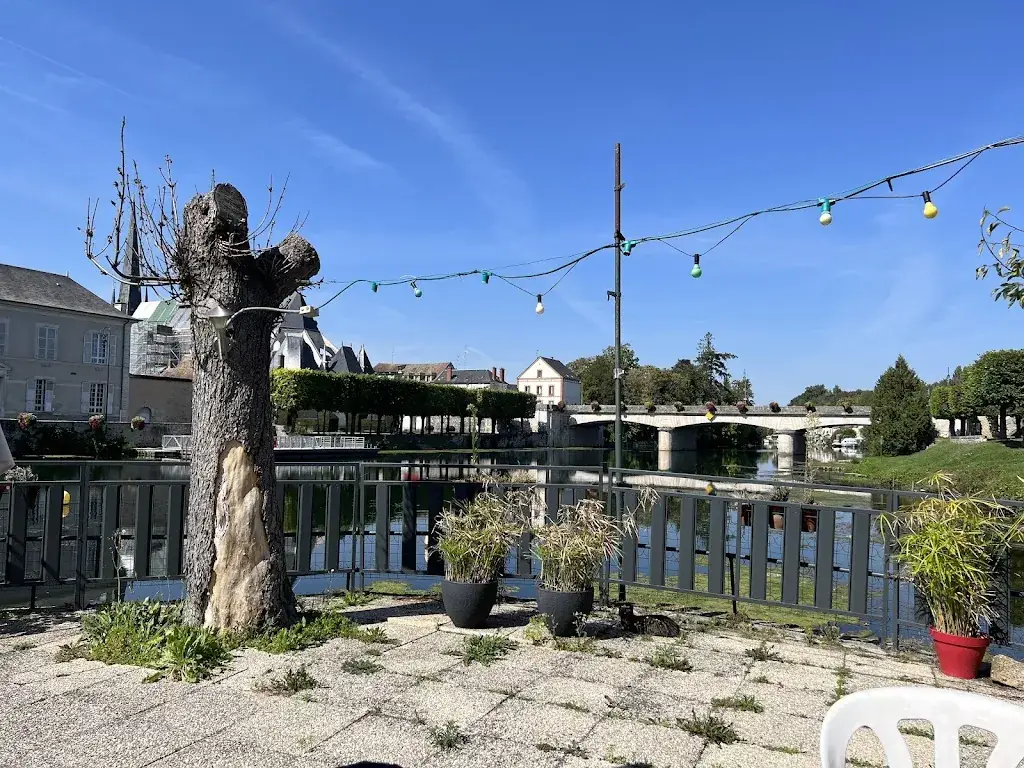 Isa Kerysa L._Chez Pin_Nemours_review