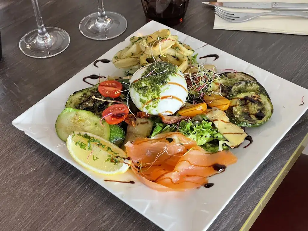 Lucas Coupé_La Primula_Nemours_review