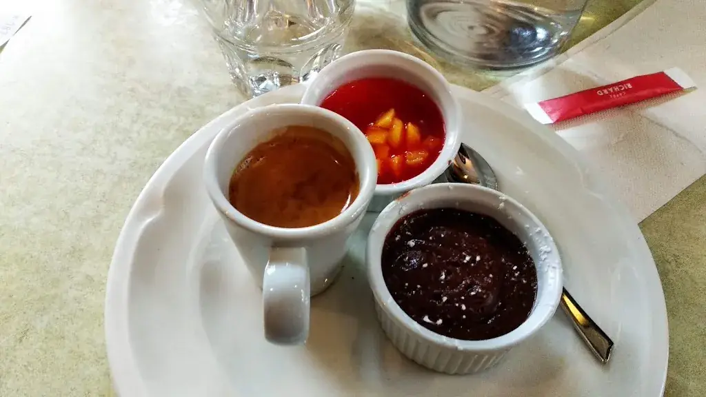 Philippe Bun_Chez Friloux 1933_Montrouge_review