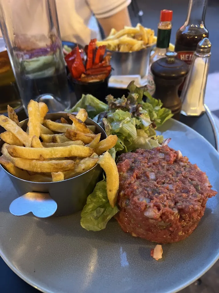 May Ezzi_La Quincaillerie Générale_Montrouge_review