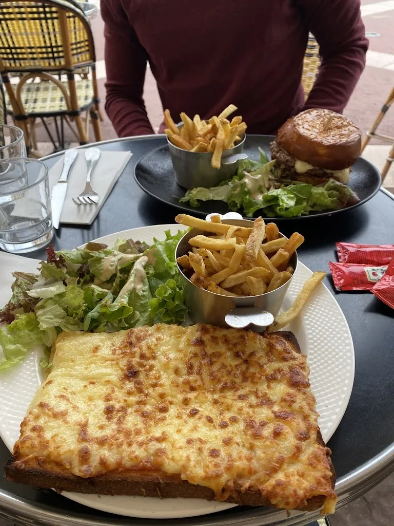 Kamilla Luca Dávid_La Quincaillerie Générale_Montrouge_review