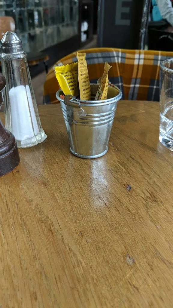 Ali Kabiri_La Quincaillerie Générale_Montrouge_review