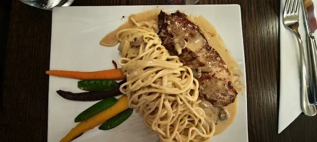 Claude IKEBANA_L'hibiscus_Montrouge_review