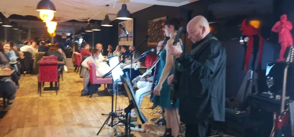 Nick Sutton_Le MANHATTAN_Noisy-le-Roi_review