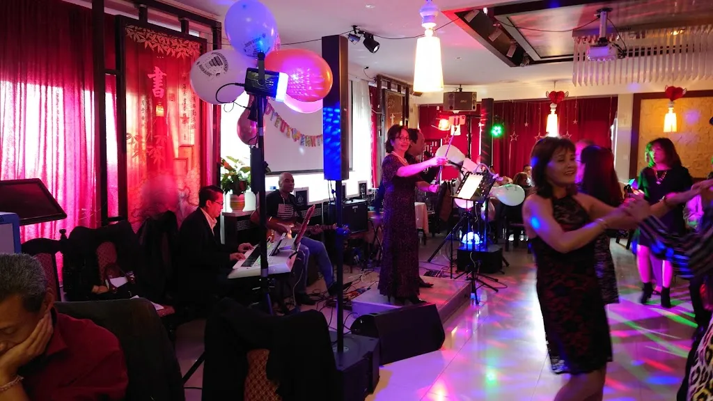 Christine GINET_Restaurant Palais du bonheur de Noisiel_Noisiel_review