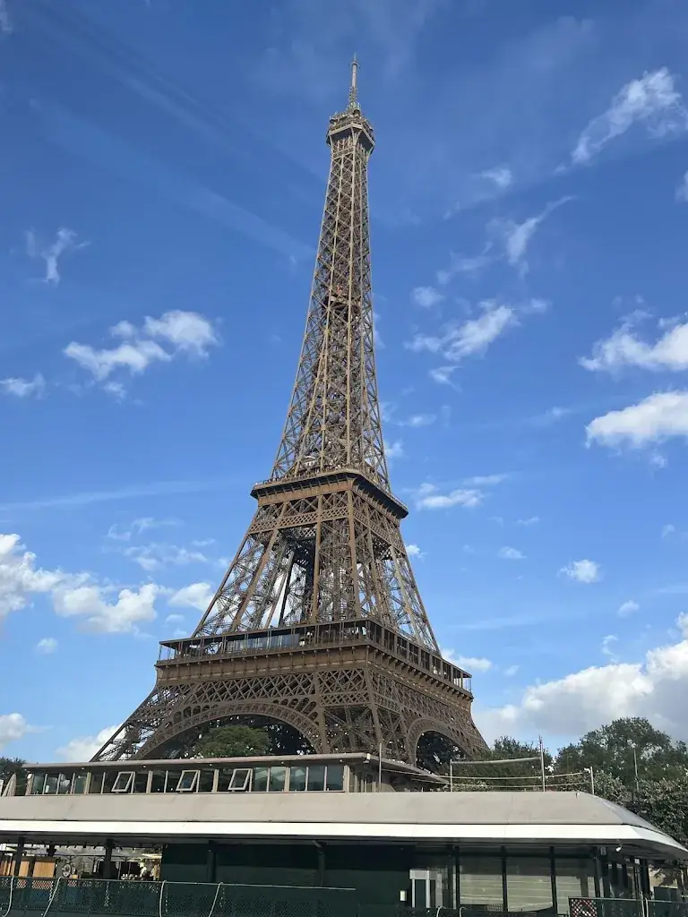 Kesniela Samarita_Paris Seine_Paris_review