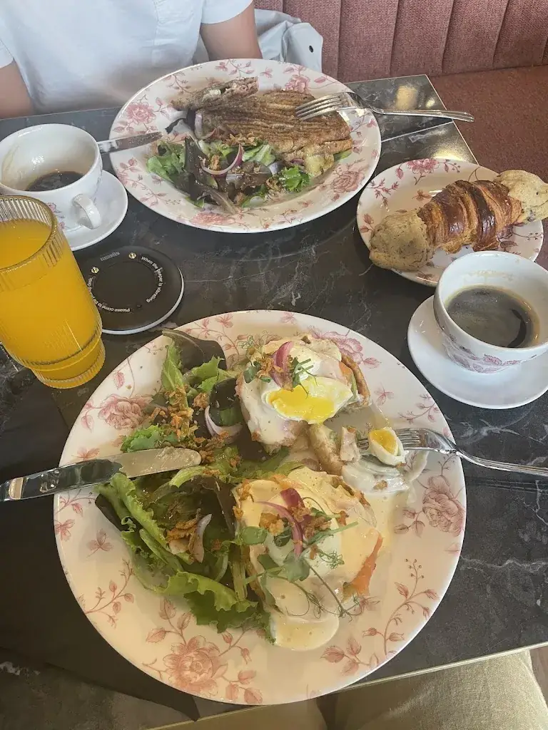 Jil Gouveia_Chez Léa_Nozay_recensione