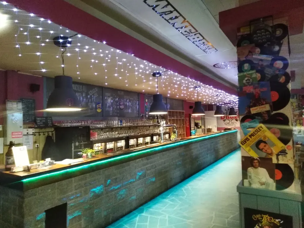 Wine Beer restaurant in Nozay