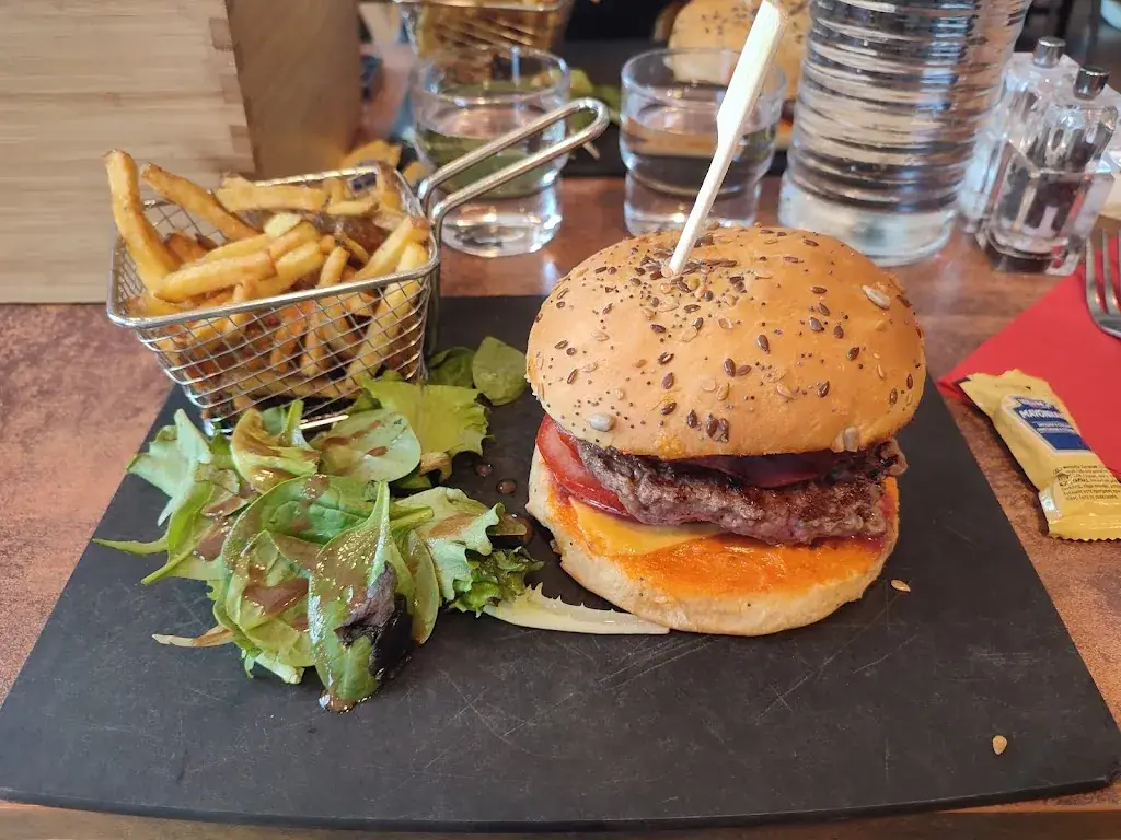 Rem Berard_La Maison Mère_Osny_review