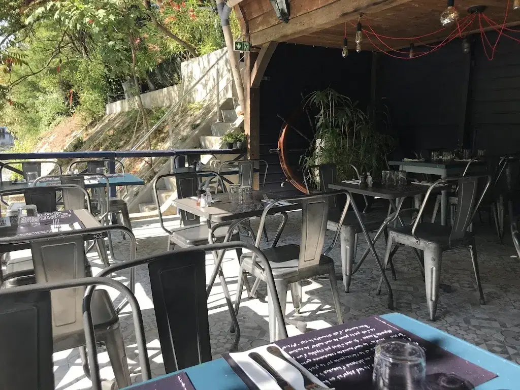 Nicolas Ménant_Les Pieds dans l'Eau_Neuilly-sur-Seine_review