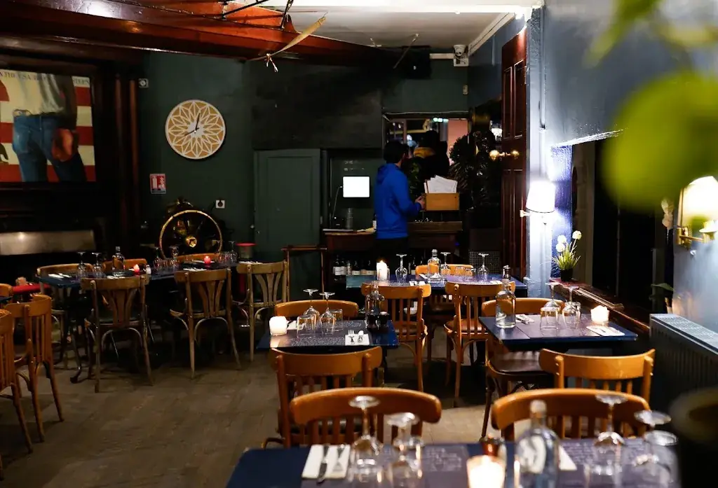 Les Pieds dans l'Eau_Neuilly-sur-Seine_slider_image_1