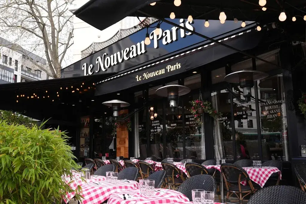 Le Nouveau Paris restaurant neuilly sur seine ile de la jatte restaurant in Neuilly-sur-Seine
