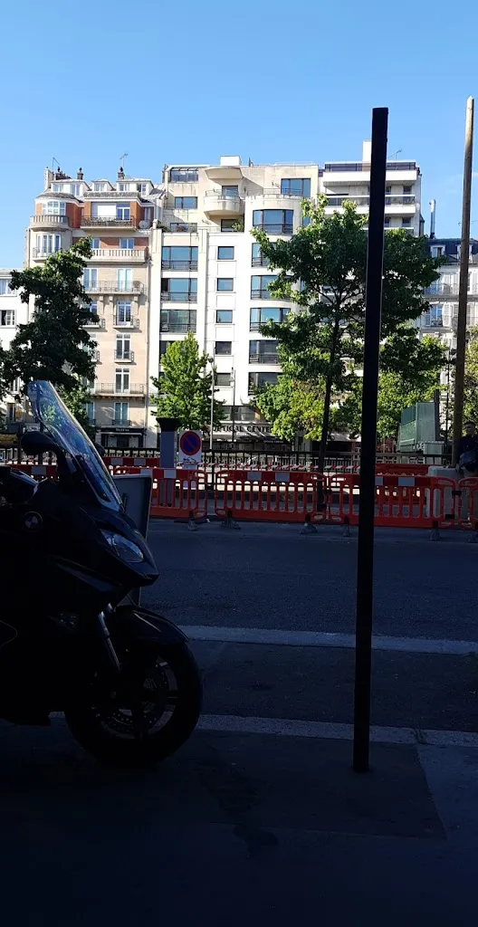 Philippe Ecaille_Le Village à Neuilly_Neuilly-sur-Seine_review