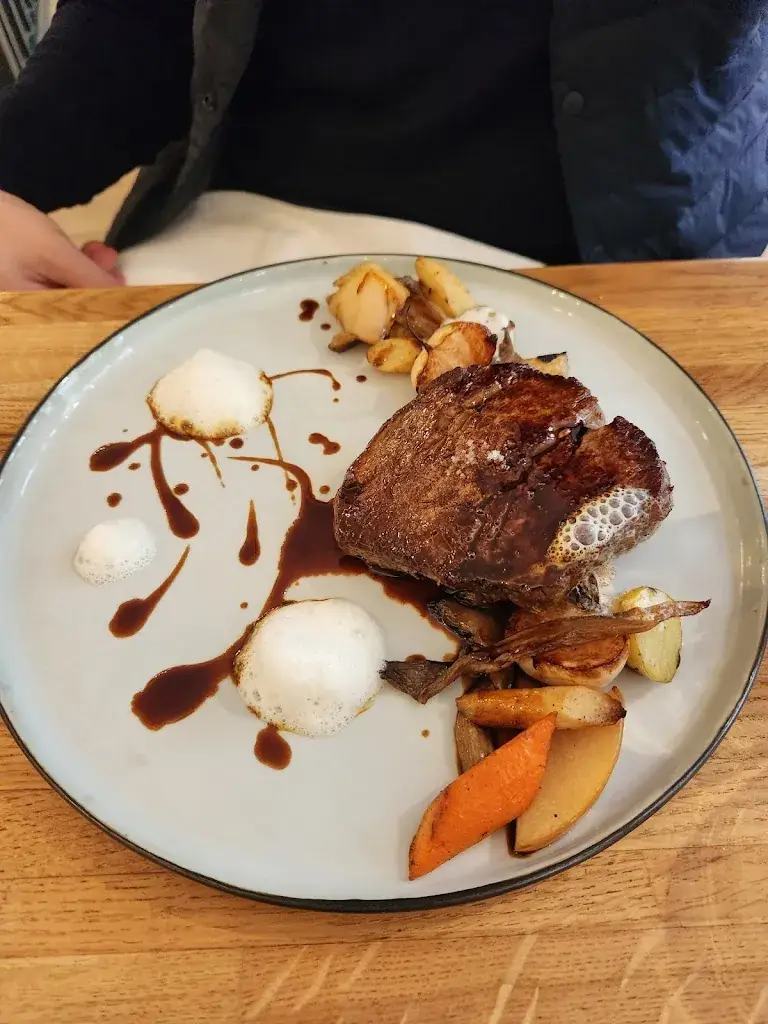 Catalina P_Les Raisins Sociaux_Neuilly-sur-Seine_review