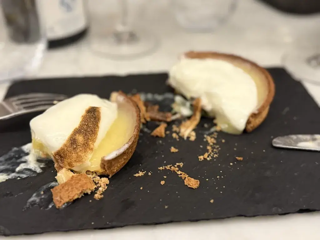 Harry Lieferink_Les Raisins Sociaux_Neuilly-sur-Seine_review