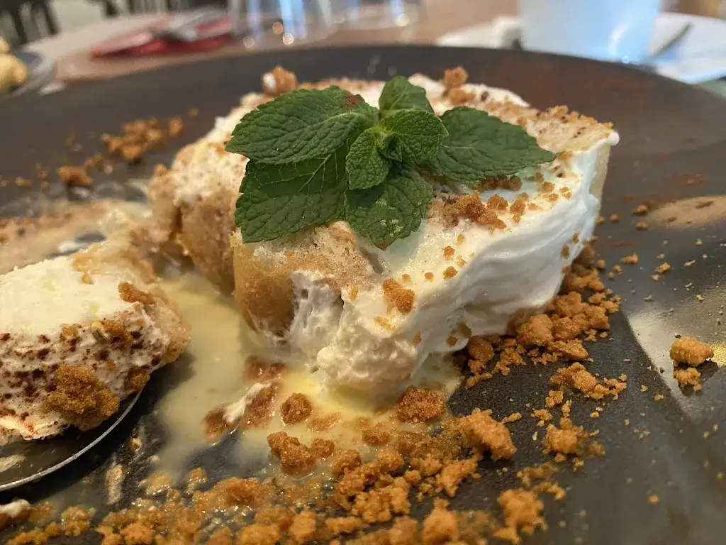 Vika Sun_Mona_Neuilly-sur-Seine_review