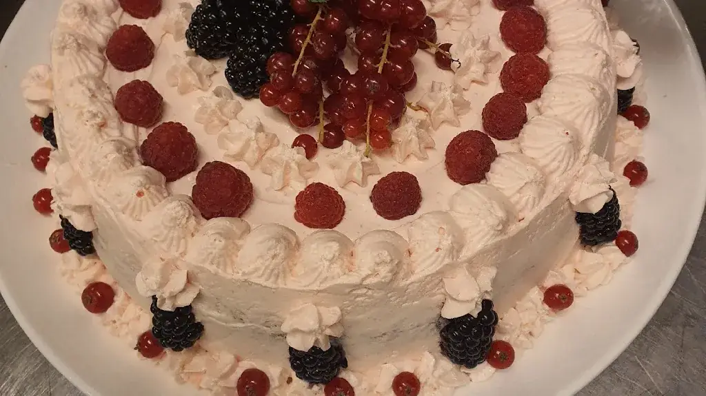 Mona_Neuilly-sur-Seine_slider_image_3